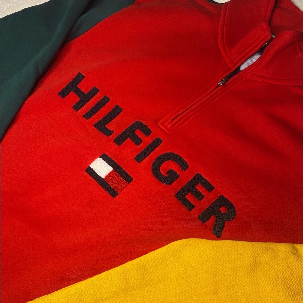 Size Large Tommy Hilfiger turtle neck sweater